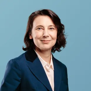 Portrait photo of Anne Carron